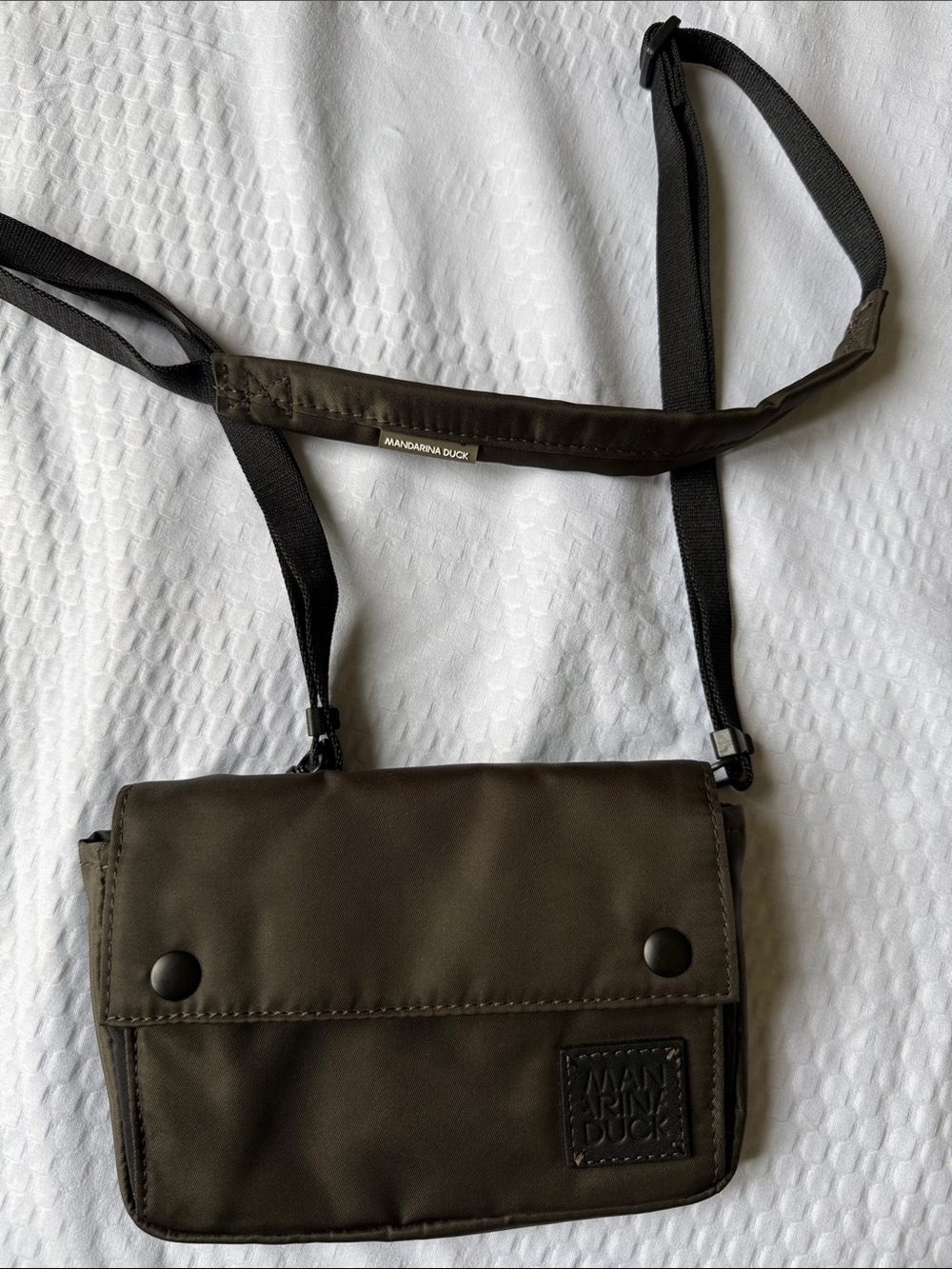 MANDARINA DUCK Olive Green Crossbody Bag with Adjustable Black Strap✨ - Picture 4 of 10